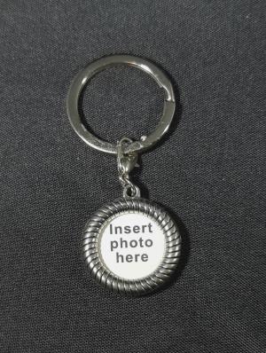 Key chain with round photo frame