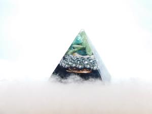 Mini Moss Agate Orgonite Pyramid - Copper/Steel